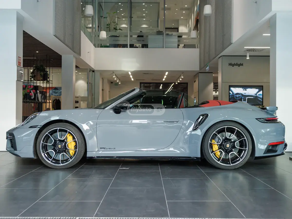 نمای دیگر Porsche 911 Turbo S Cabriolet 2024