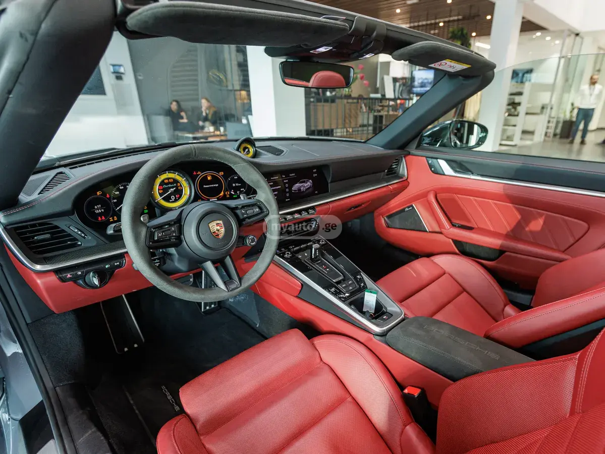 نمای دیگر Porsche 911 Turbo S Cabriolet 2024