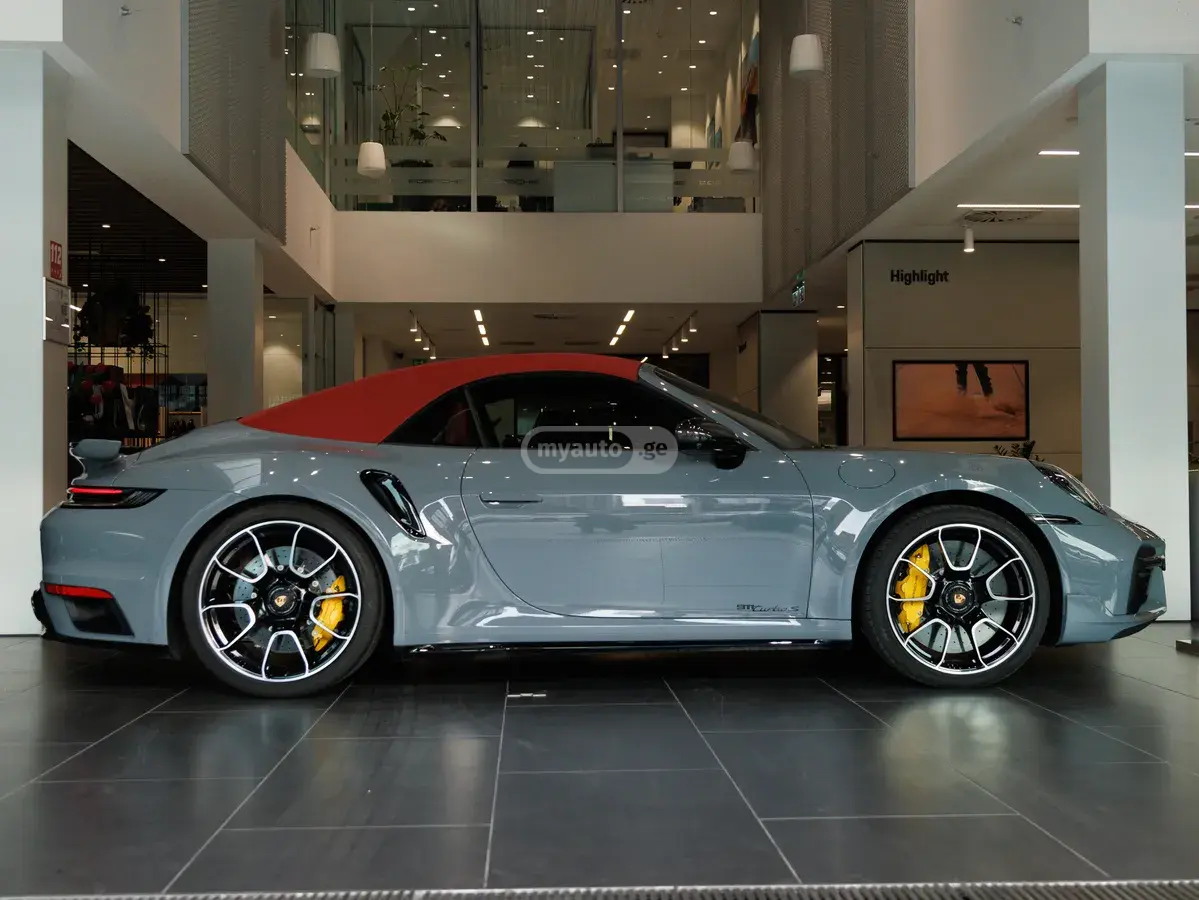 نمای دیگر Porsche 911 Turbo S Cabriolet 2024