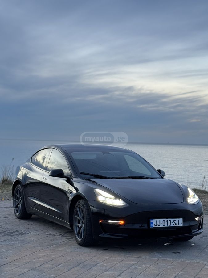 Tesla Model 3 - фото 1