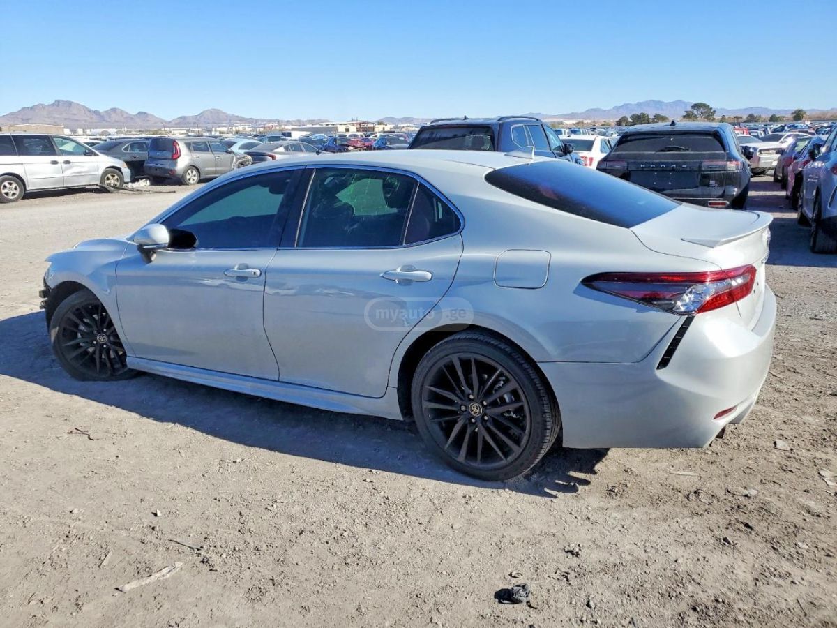 Toyota XSE 4dr Front-Wheel Drive Seda — миниатюра 2