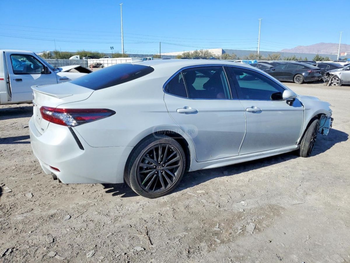 Toyota XSE 4dr Front-Wheel Drive Seda — миниатюра 3