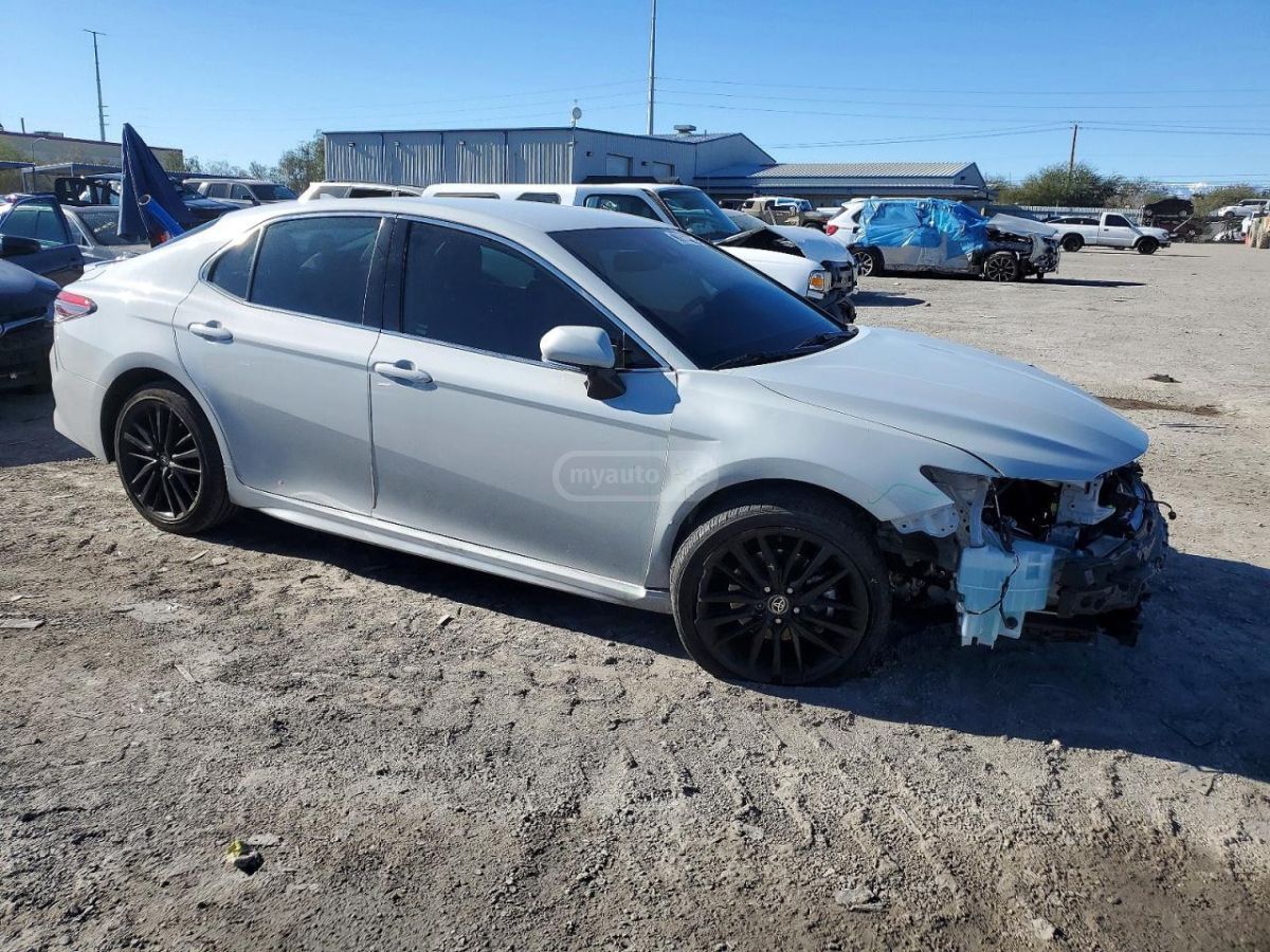 Toyota XSE 4dr Front-Wheel Drive Seda — миниатюра 4