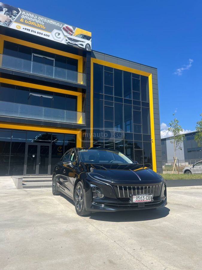 Hongqi E-QM 5 - фото 1