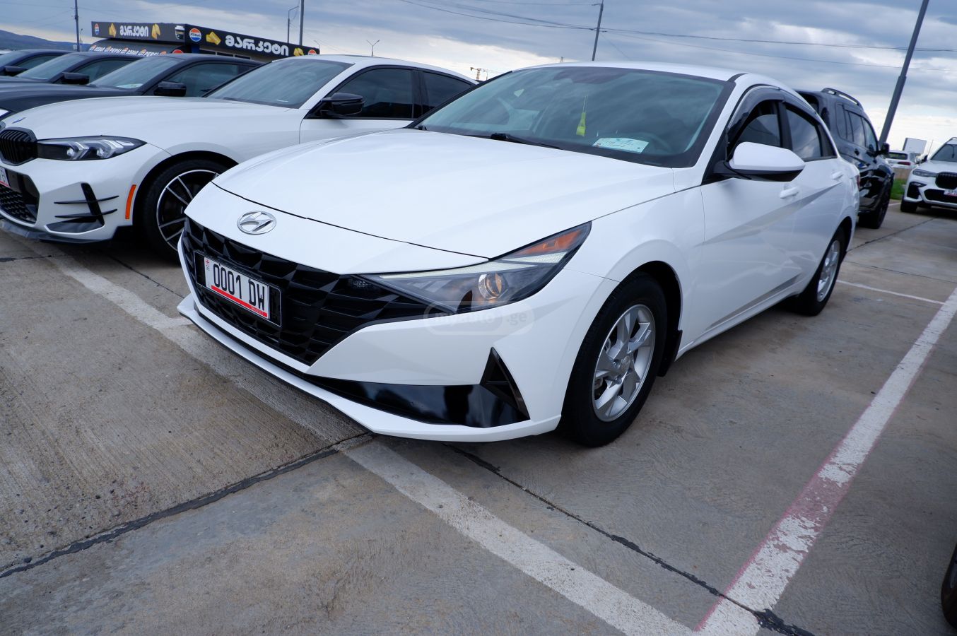 Hyundai Elantra - фото 1