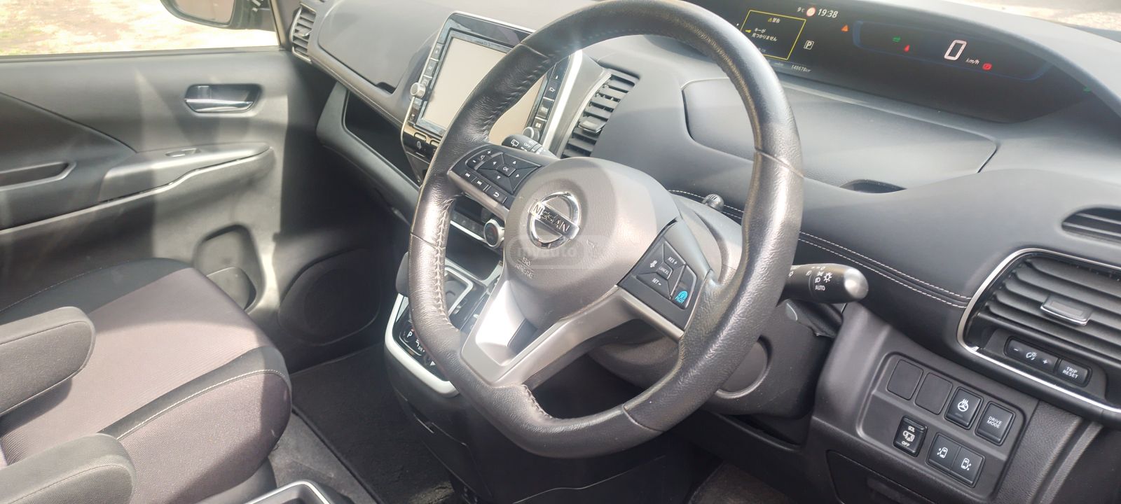 Nissan Serena - фото 4