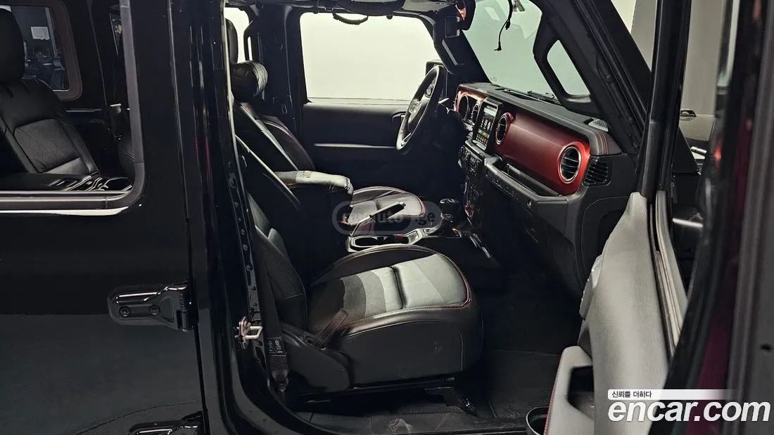 Jeep Wrangler - фото 11