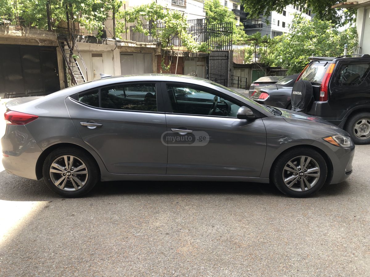 Hyundai Elantra - фото 2