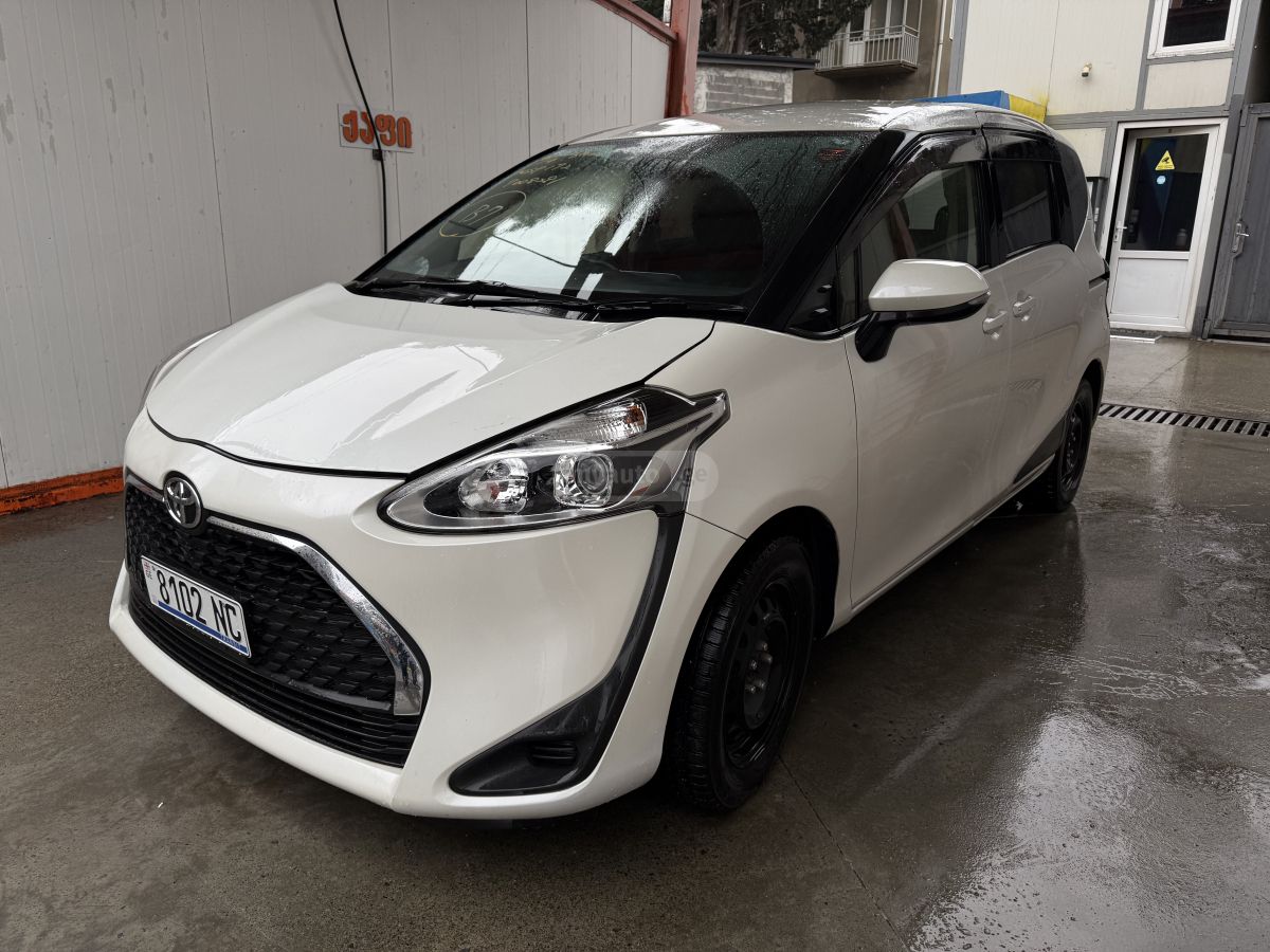 Toyota Sienta - фото 1