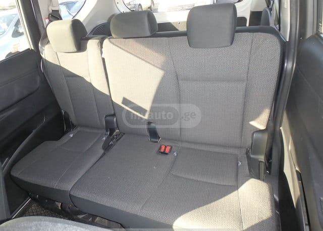 Toyota Sienta - фото 10