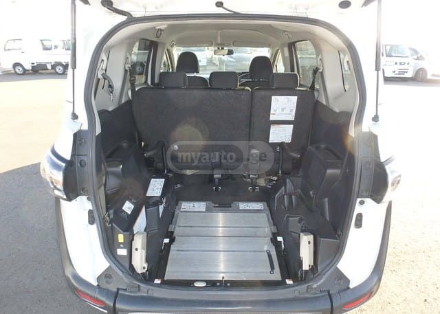 Toyota Sienta - фото 11