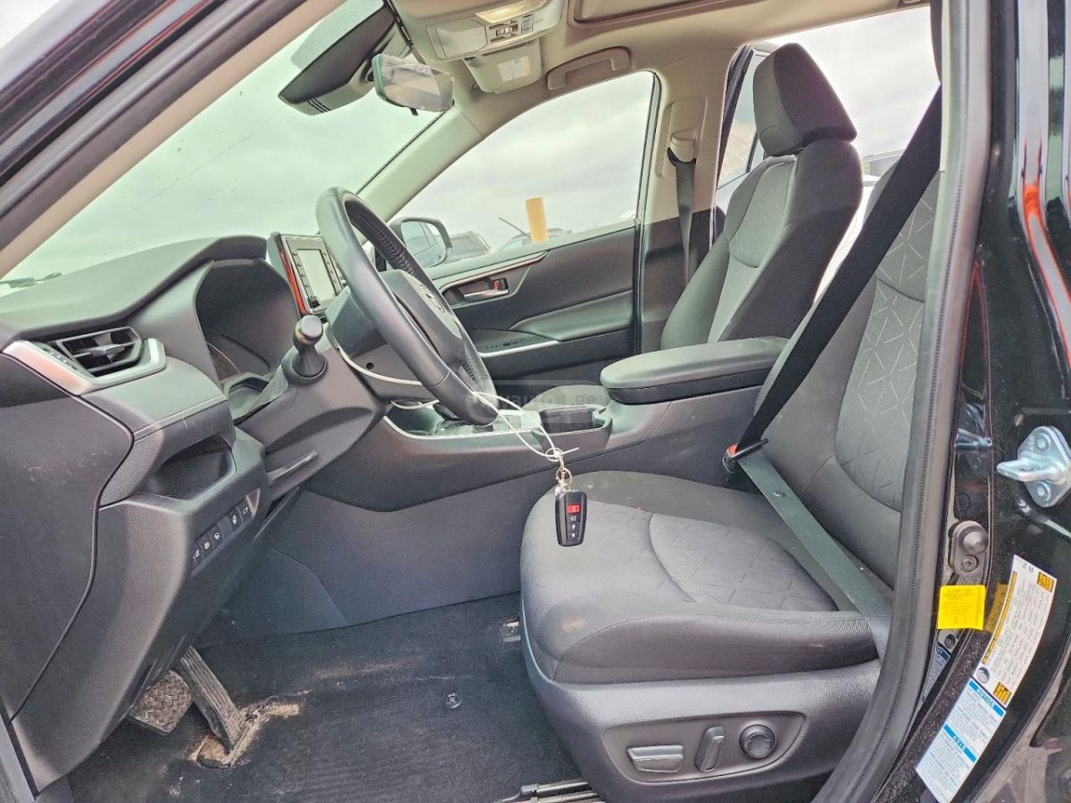 Toyota Rav 4 - фото 9