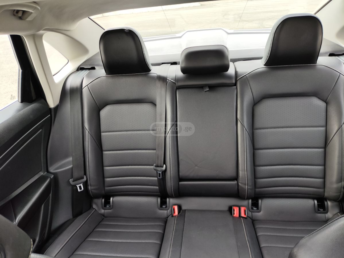 Volkswagen Jetta - фото 14