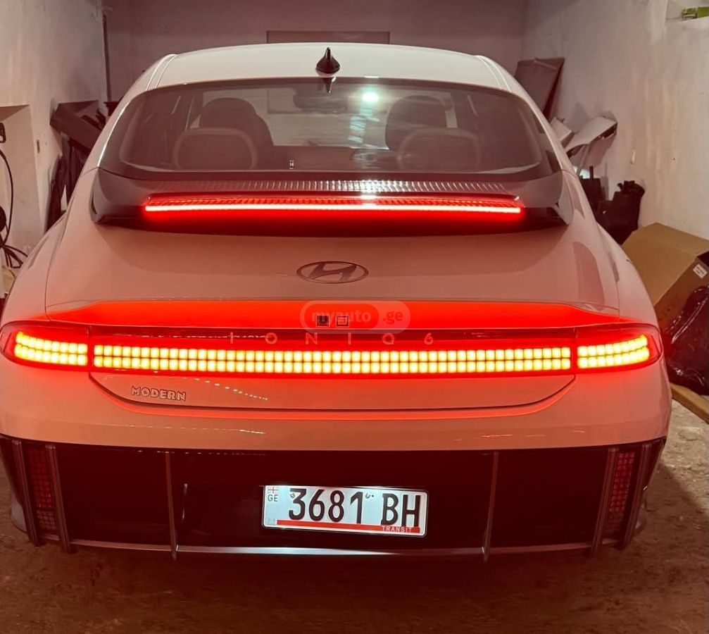 Hyundai Ioniq 6 SE Rear Wheel Drive Automatic 2023 — миниатюра 15