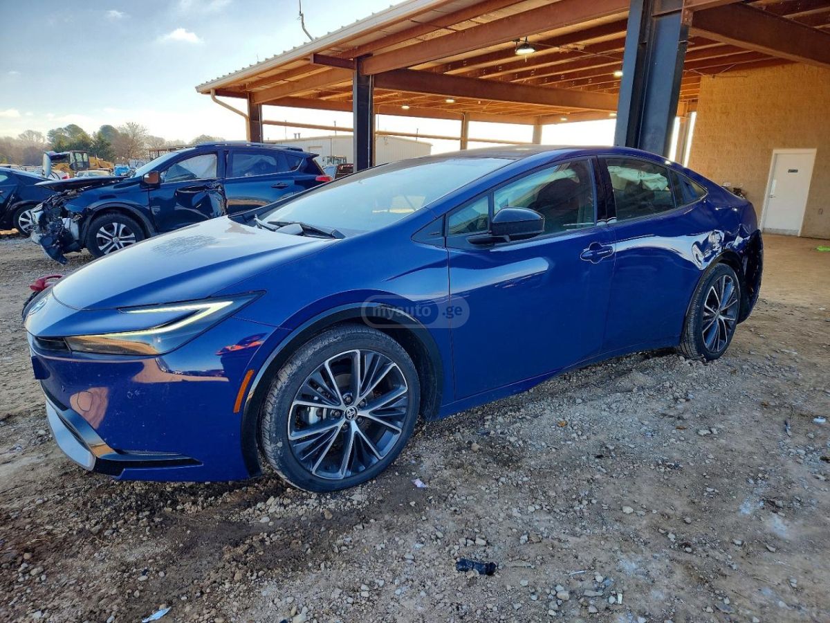 Toyota Prius - фото 1