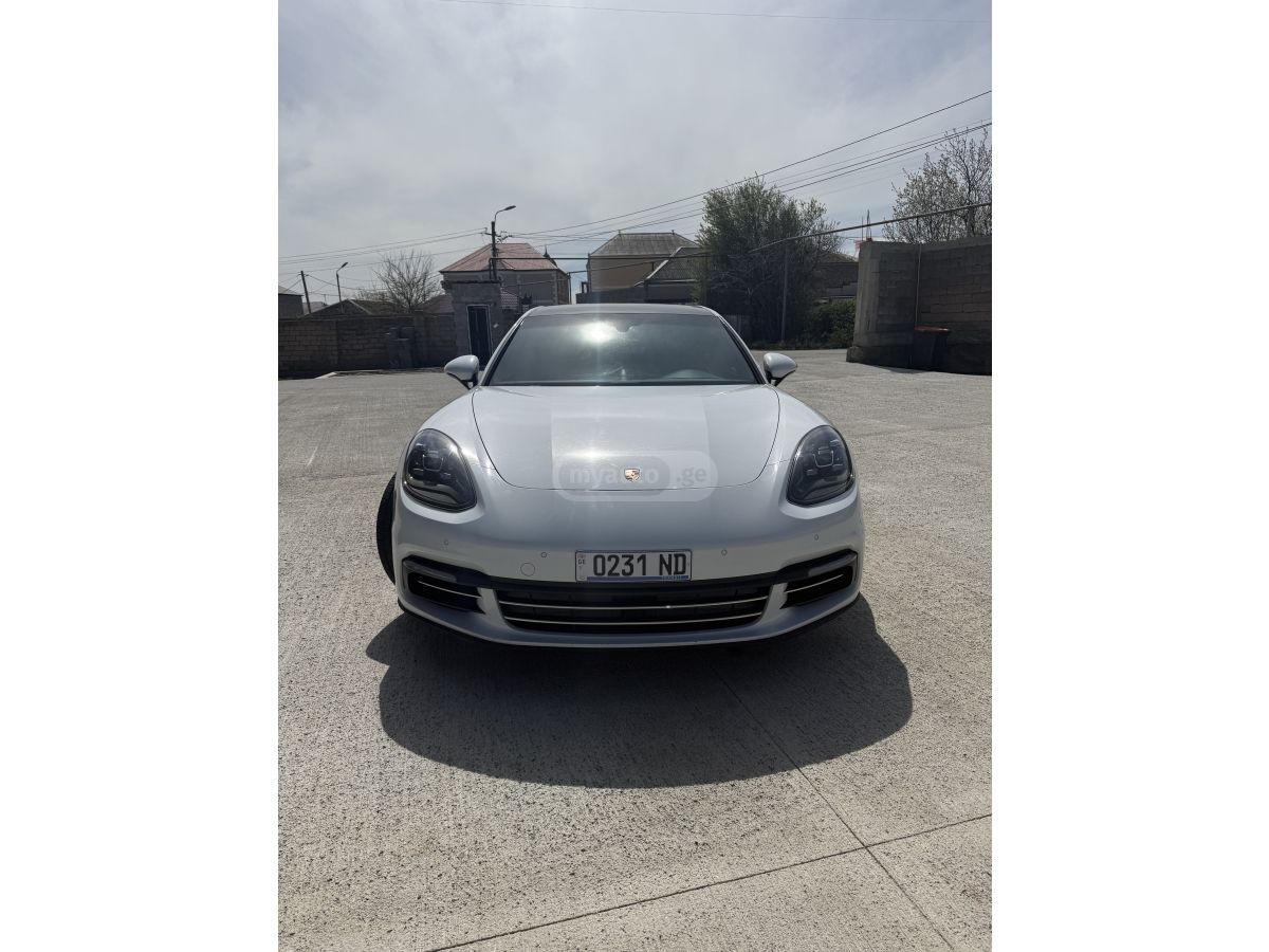 Porsche Panamera - фото 1
