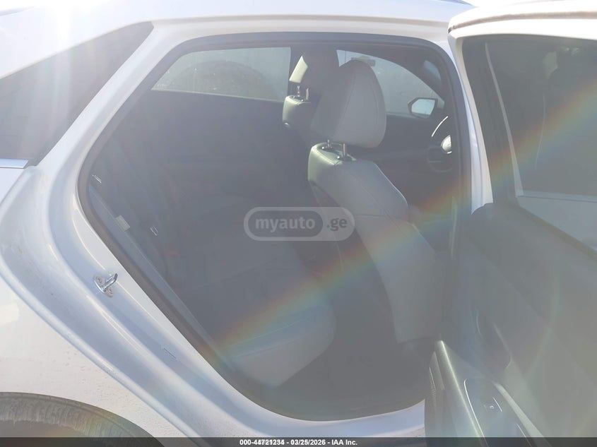 Hyundai Elantra 2025 — миниатюра 8