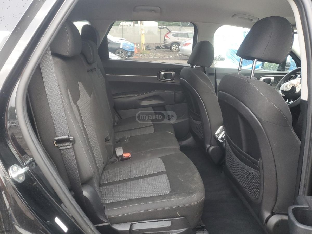 Kia Sorento - фото 11
