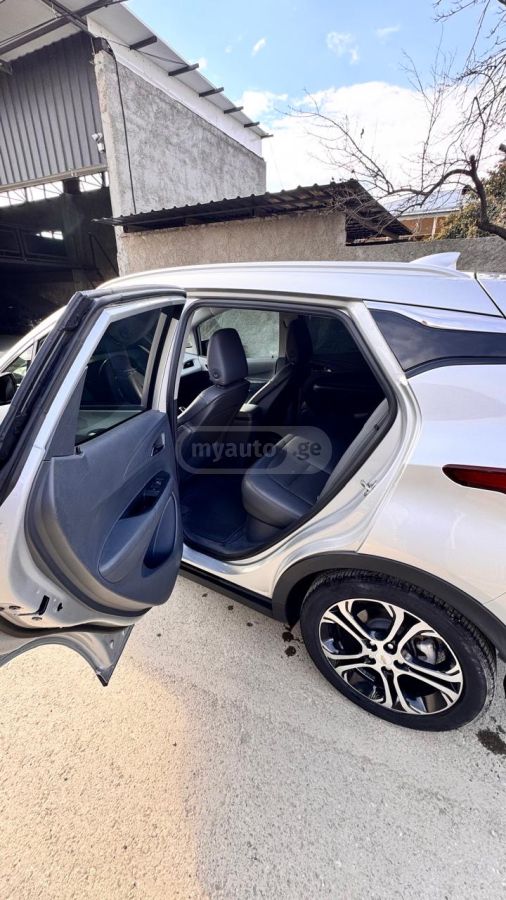 Chevrolet Bolt EV - фото 8