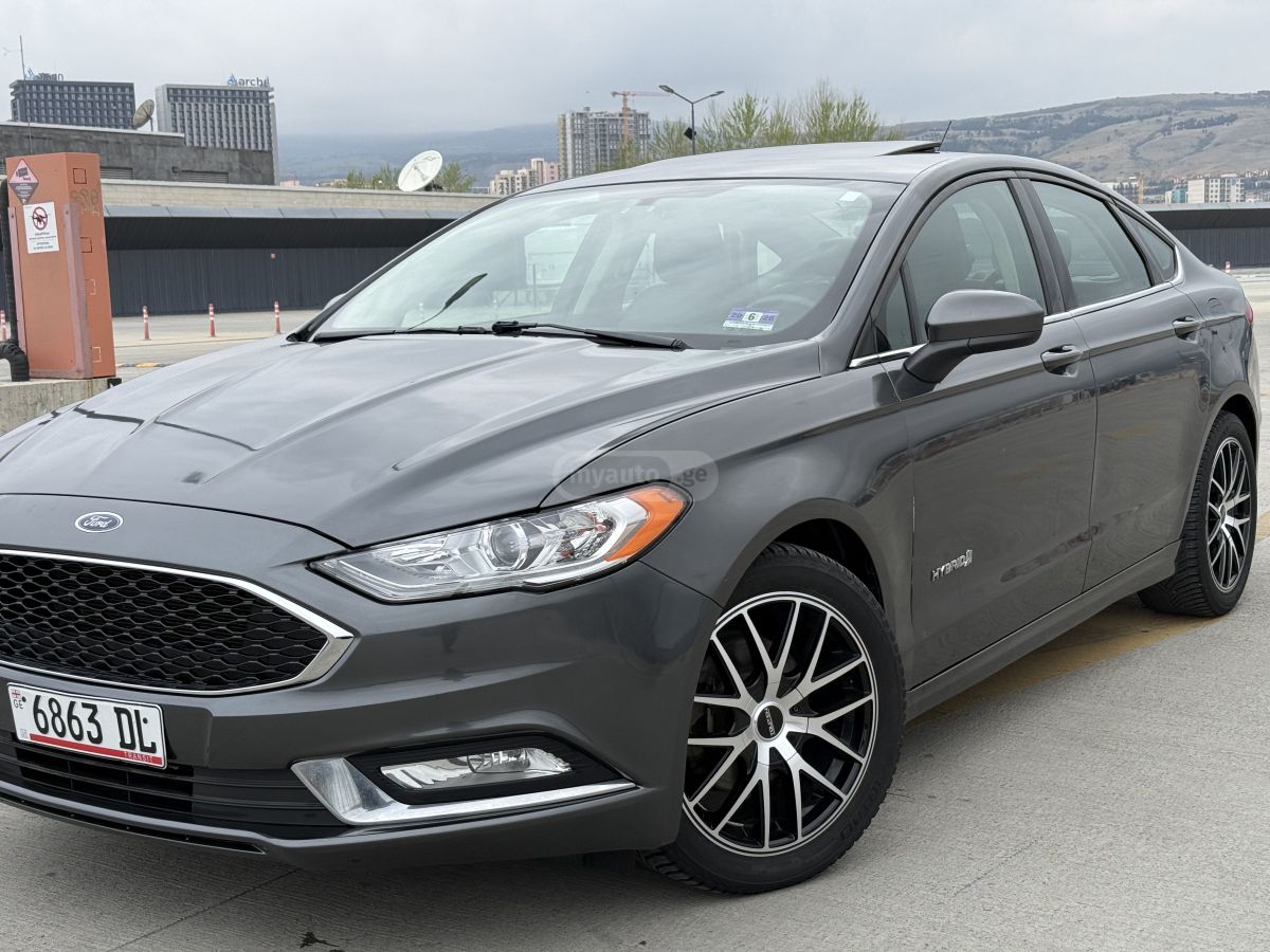 Ford Fusion - фото 1
