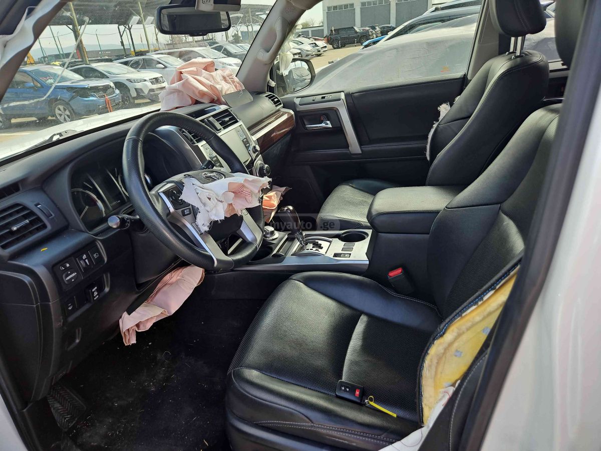Toyota 4 Runner - фото 4