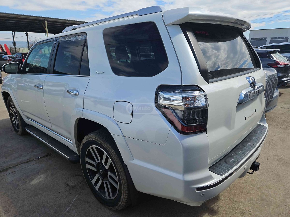 Toyota 4 Runner - фото 9