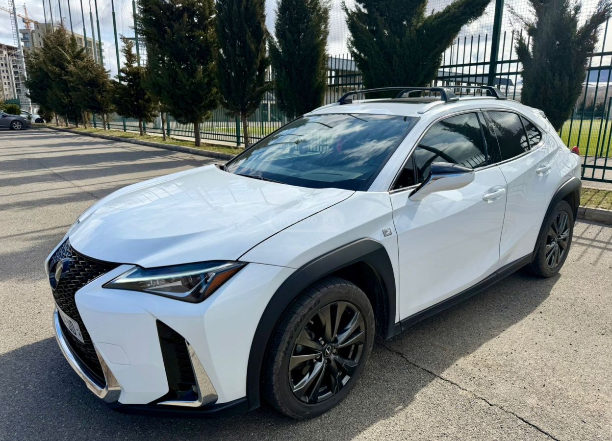Lexus UX 200 - фото 1