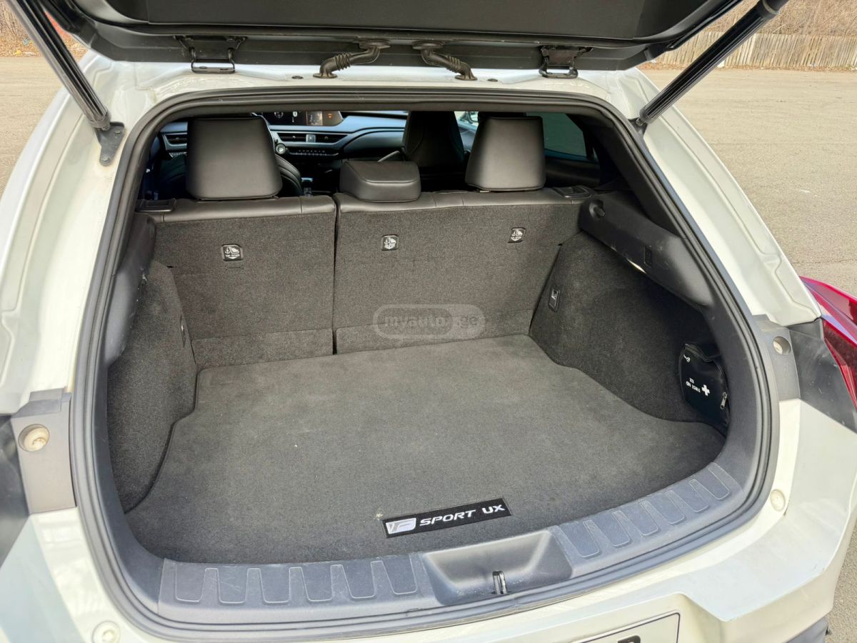 Lexus UX 200 - фото 11