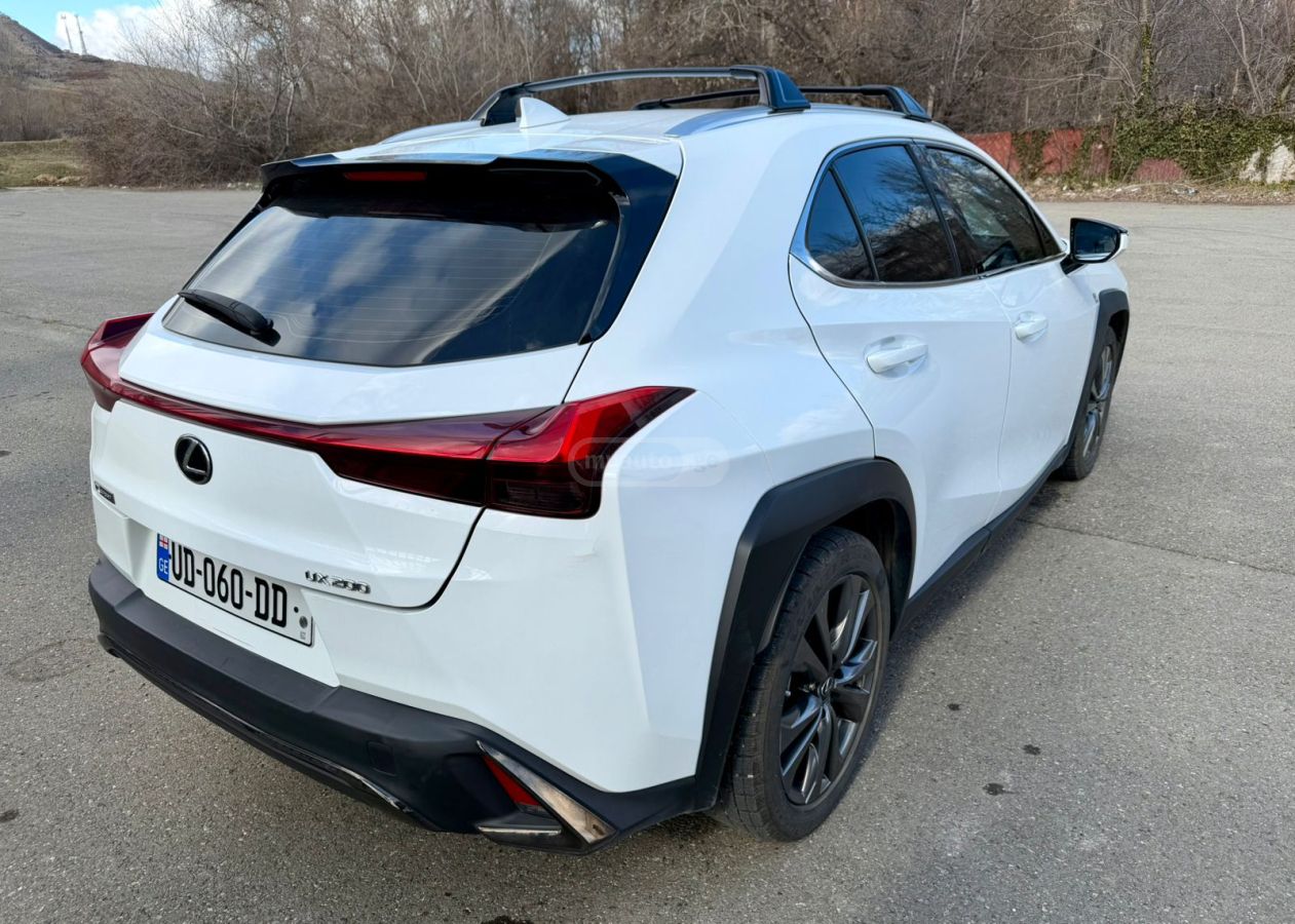 Lexus UX 200 - фото 4