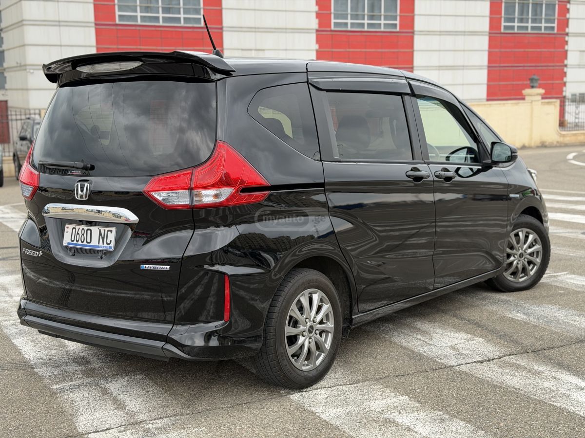 Honda Freed - фото 2
