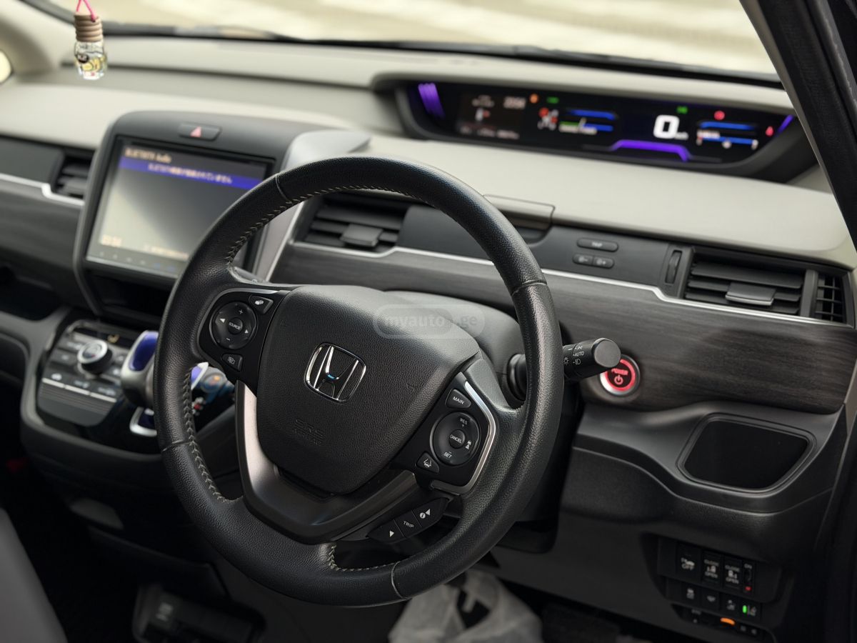 Honda Freed - фото 3
