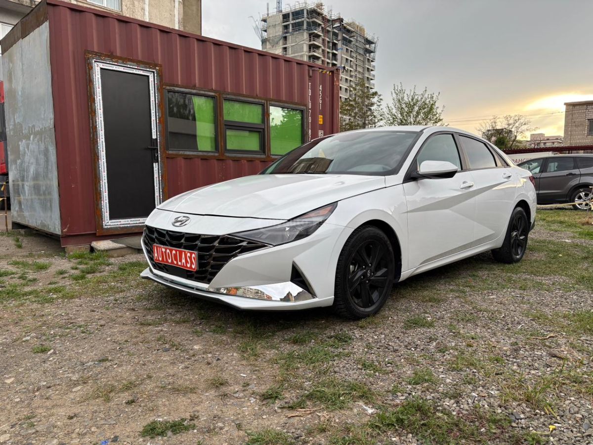 Hyundai Elantra - фото 1