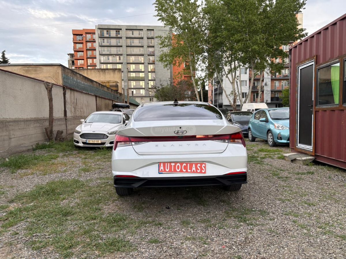 Hyundai Elantra - фото 8