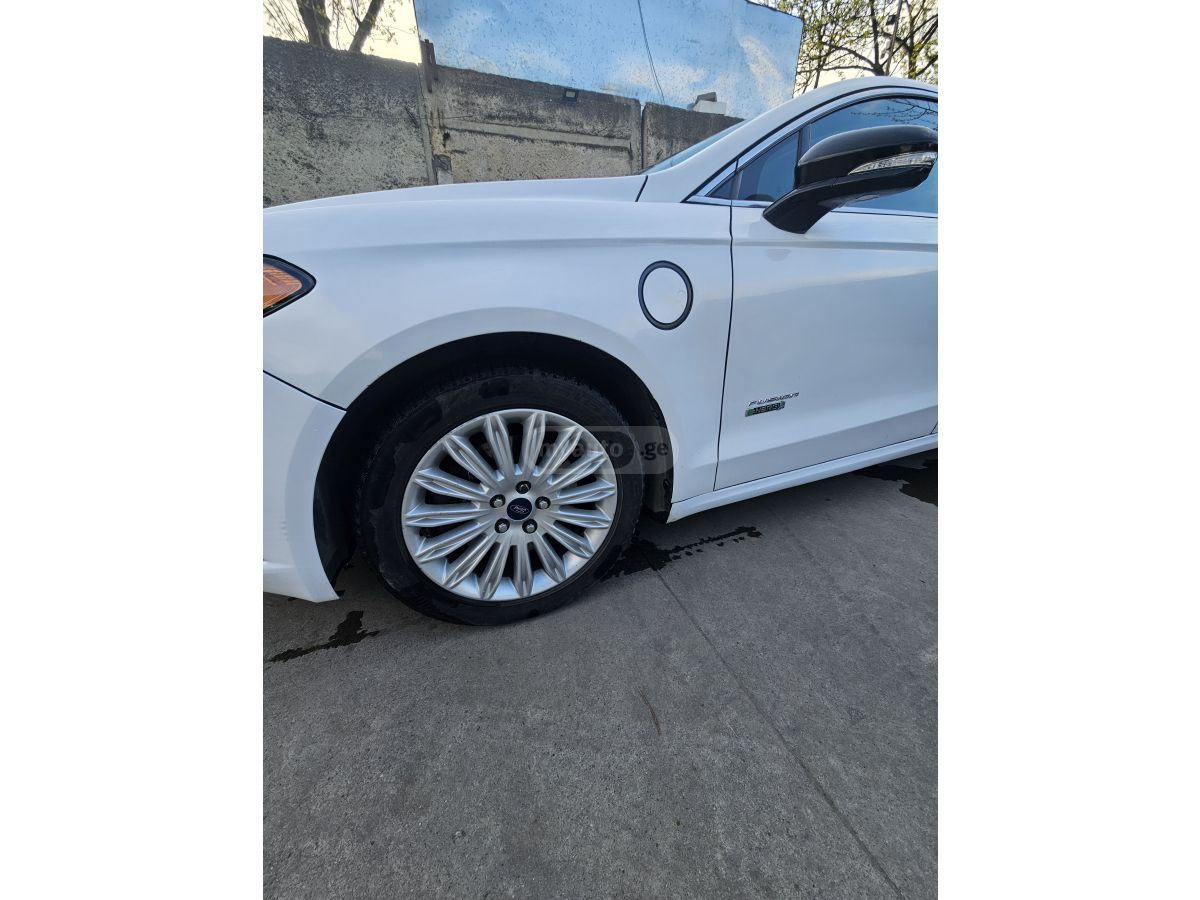 Ford Fusion - фото 5