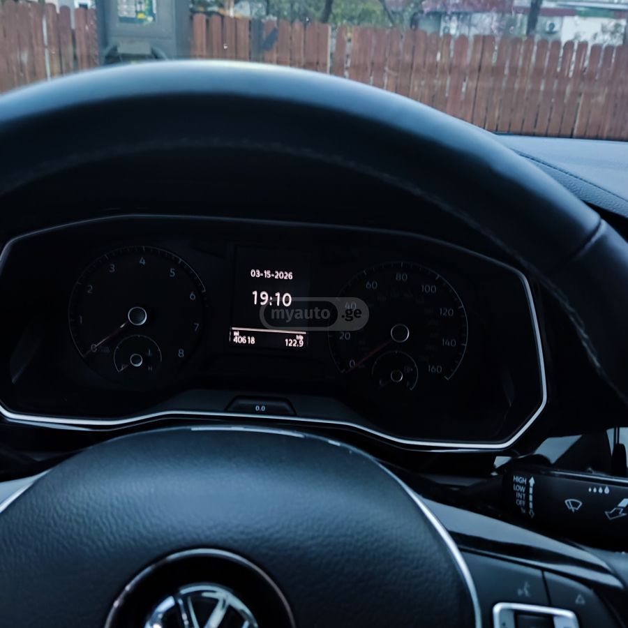 Volkswagen Jetta - фото 4