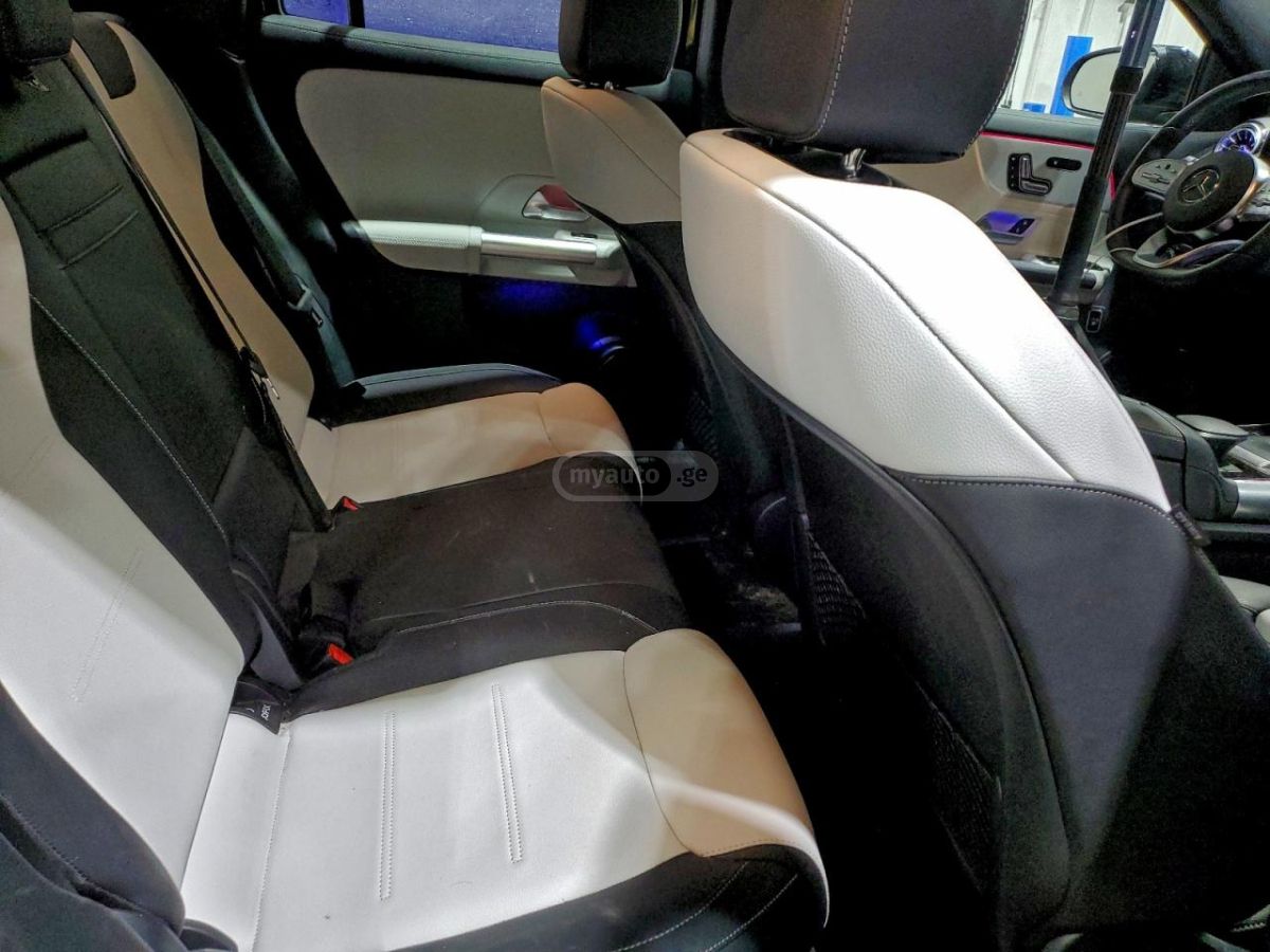 Mercedes-Benz GLA 350 2023 — миниатюра 10