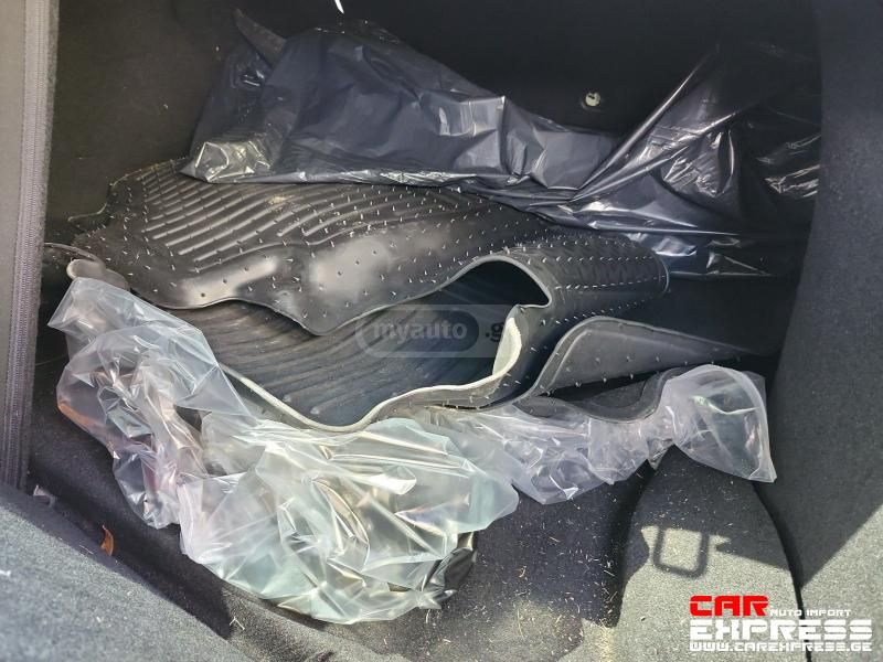 Tesla Model 3 - фото 10