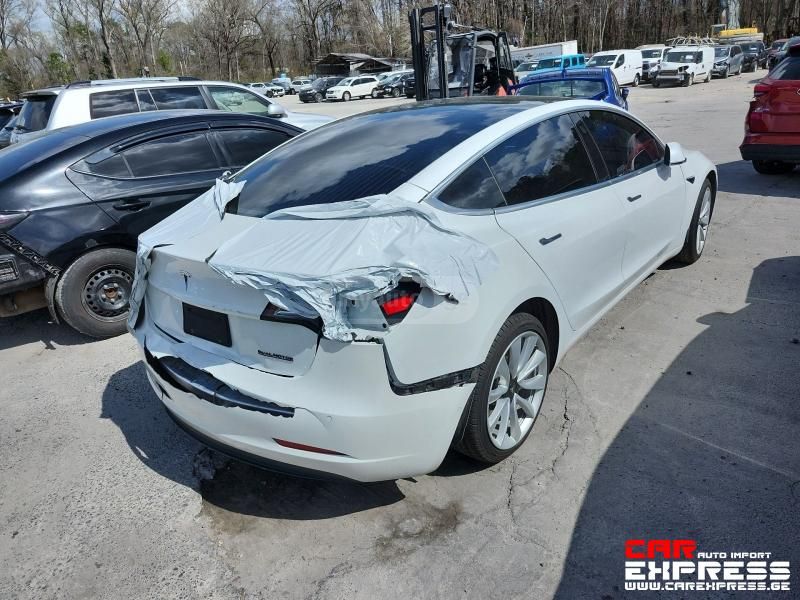 Tesla Model 3 - фото 3