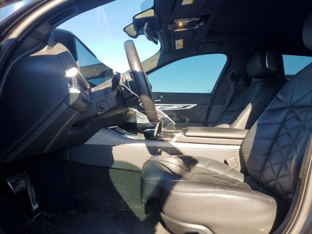 BMW 740 2023 — миниатюра 7