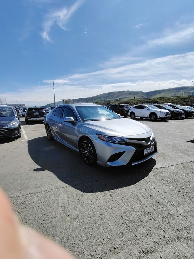 Toyota Camry - фото 2