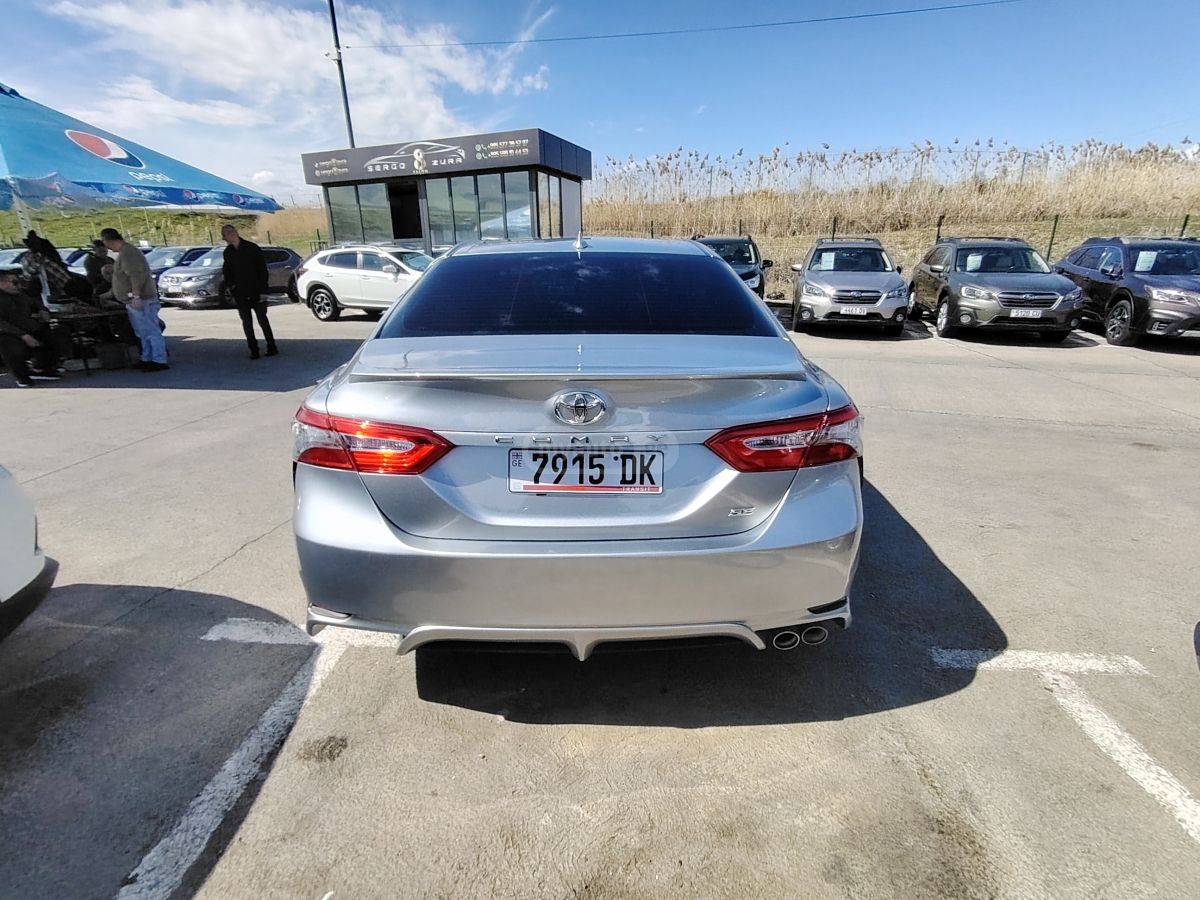 Toyota Camry - фото 3