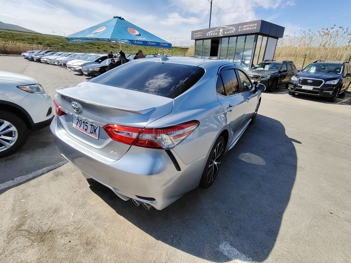 Toyota Camry - фото 4