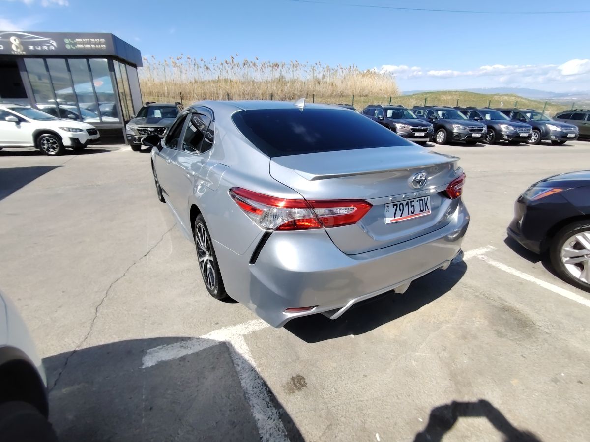Toyota Camry - фото 5