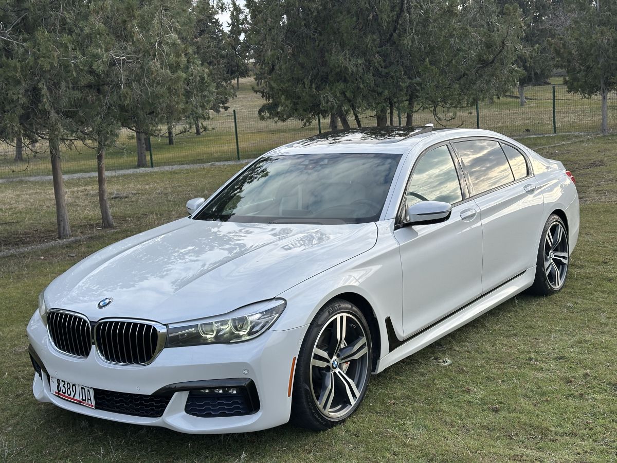 BMW 740 - фото 1