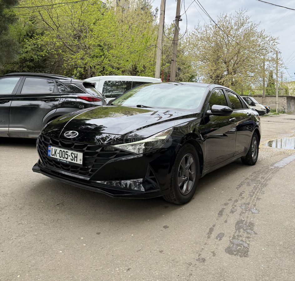 Hyundai Elantra - фото 1