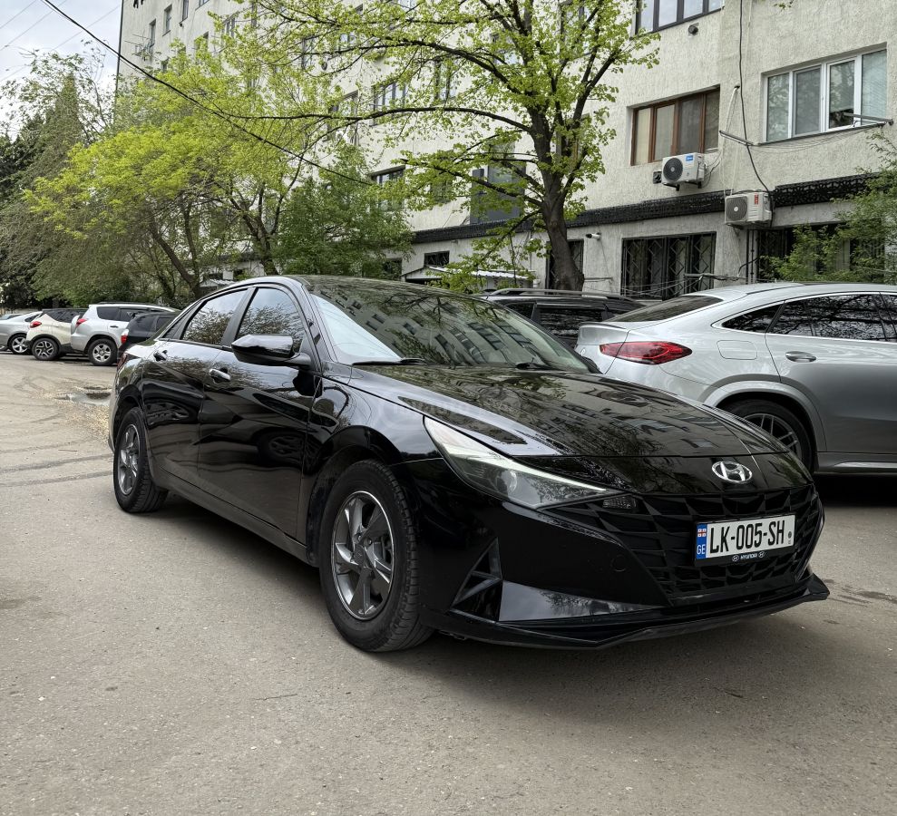 Hyundai Elantra - фото 3