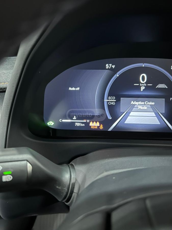 Lexus UX 250 h - фото 14