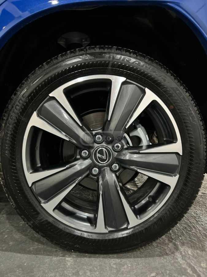 Lexus UX 250 h - фото 15