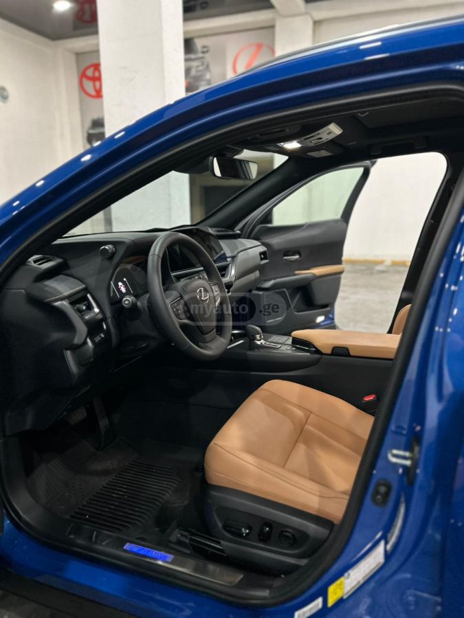 Lexus UX 250 h - фото 7