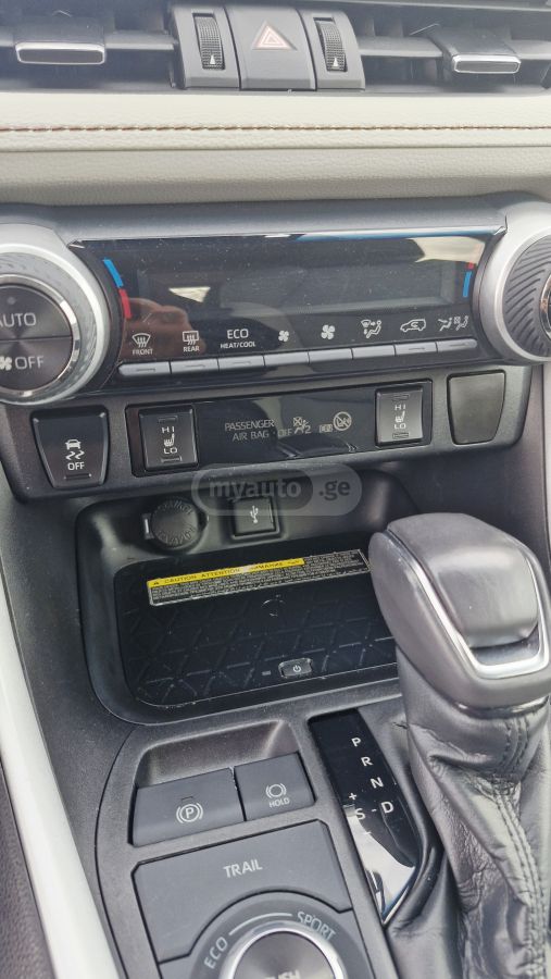 Toyota XLE Premium 4dr All-Wheel Driv — миниатюра 9